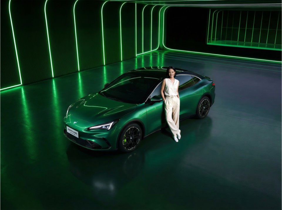 城区NOA入手即满配，极狐全新阿尔法S5上市！