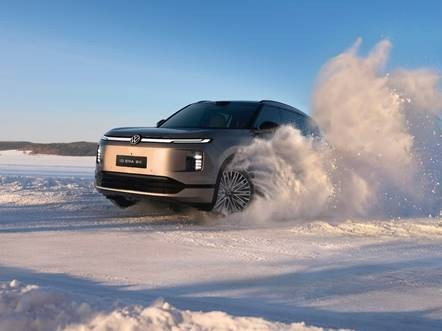 德系“机皇”赋能ID. ERA 9X 首台EA211黄金增程器下线