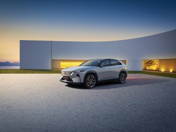 EZ-60智能再升级 裸眼3D HUD行业首发！