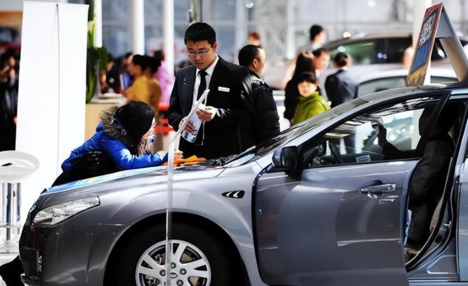 线上线下两张皮，京东首车退订翻车！