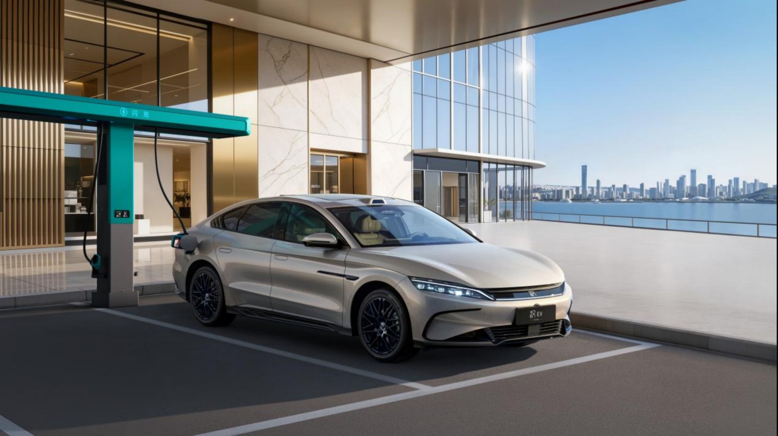 汉EV闪充版17.98万元起，引领中大型轿车进入闪充时代